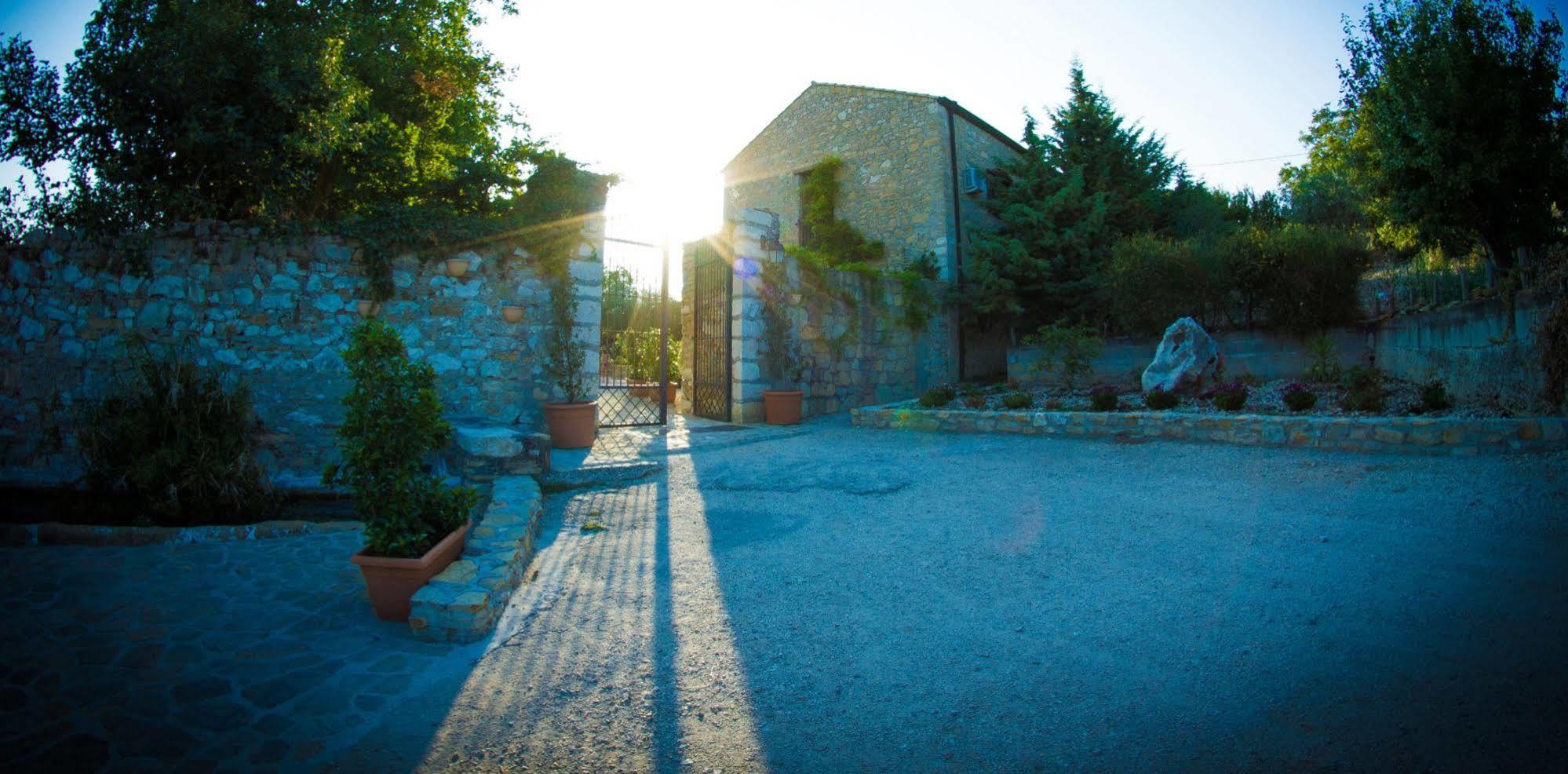 Гостьовий будинок Agriturismo Sant'Agata П'яна-дельї-Альбанезі Екстер'єр фото